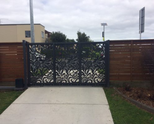custom-honeysuckle-gates-www.incision.co.nz metal roller gatesinourincisionhoneysuckledesigncustombuild